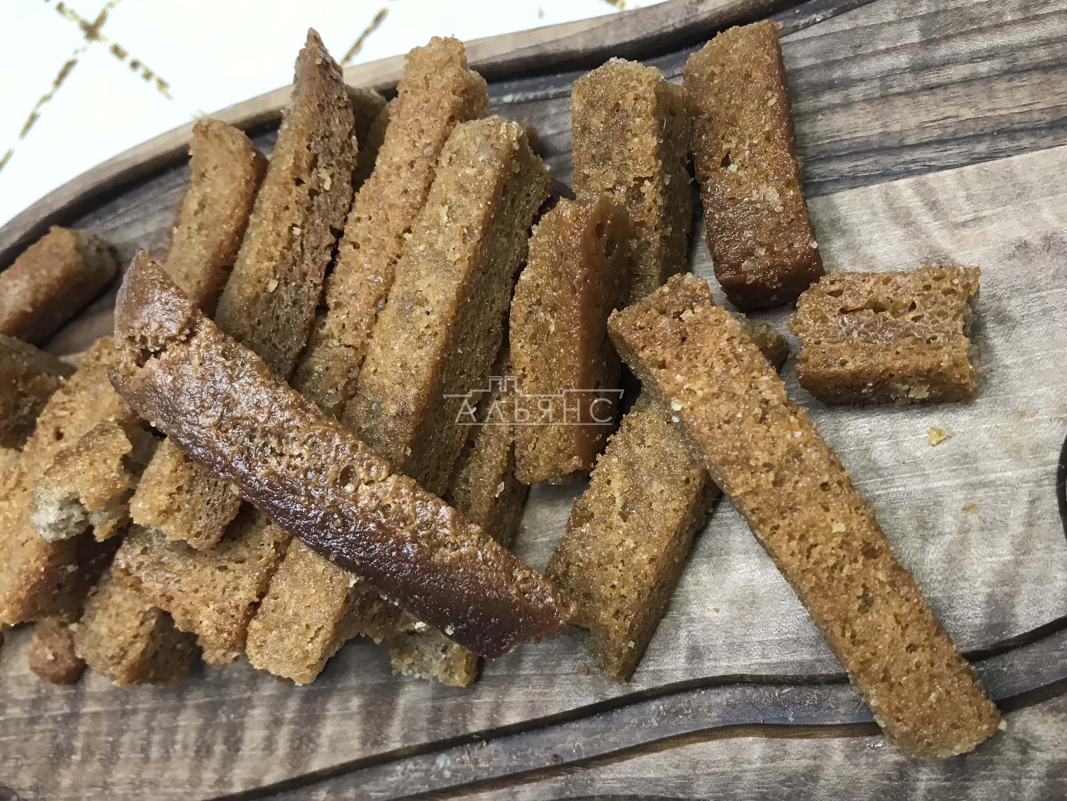 Деревенские гренки с чесноком в Казани