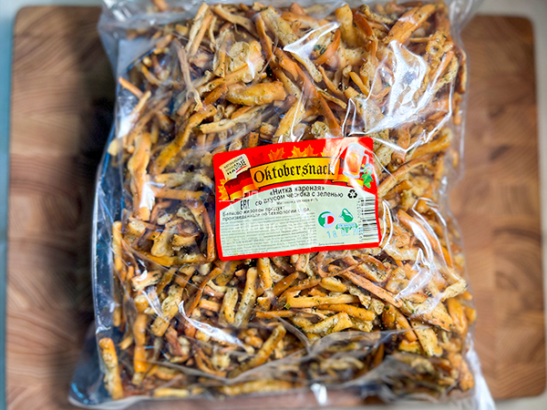 Нитка ЖАРЕНАЯ "Чеснок с зеленью" Oktobersnack 1 кг (сырный продукт) в Казани