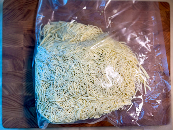 Сырный продукт ФЕРМЕРСКИЙ паутинка  укроп/чеснок в Казани