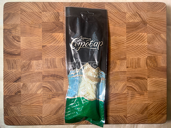 Сыр 100 гр ГОРНЫЙ СЫРОВАР (Косичка с укропом и чесноком) в Казани