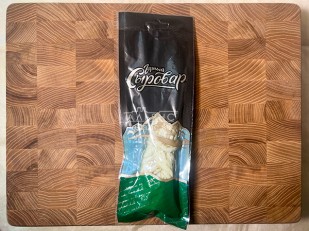 Сыр Чечил паутинка (зелень чеснок)  500 гр.: Сыр 100 гр ГОРНЫЙ СЫРОВАР (Косичка с укропом и чесноком)